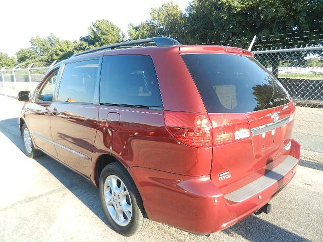 Toyota Sienna 2005 photo 2