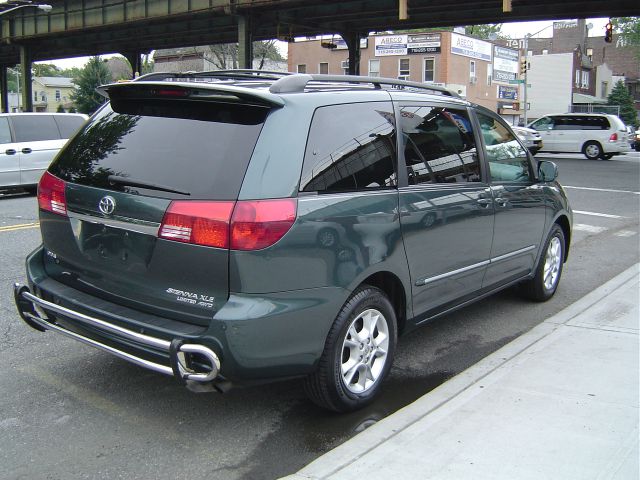 Toyota Sienna 2005 photo 1