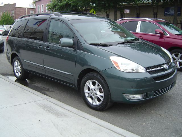 Toyota Sienna 2005 photo 2