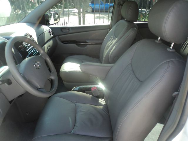 Toyota Sienna 2005 photo 19