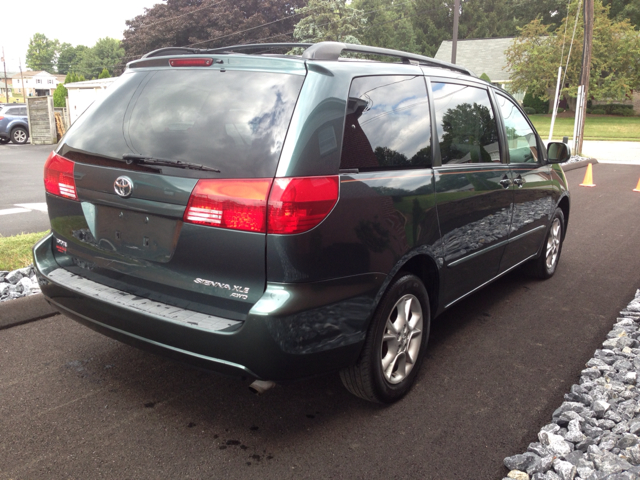 Toyota Sienna 2005 photo 2