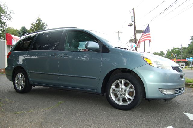 Toyota Sienna 2005 photo 2