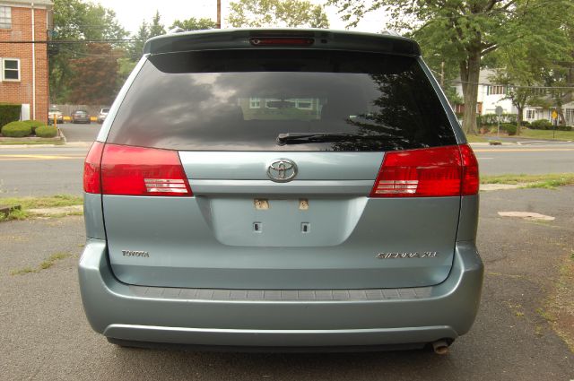 Toyota Sienna 2005 photo 3