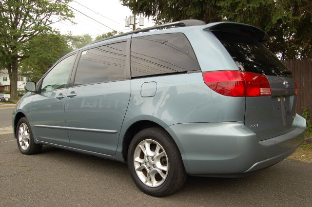 Toyota Sienna 2005 photo 4