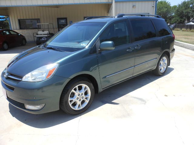 Toyota Sienna 2005 photo 1