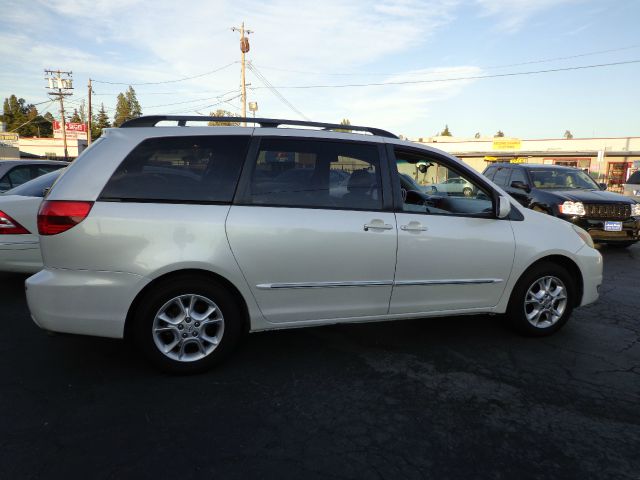 Toyota Sienna Eddie Bauer 4x4 MiniVan