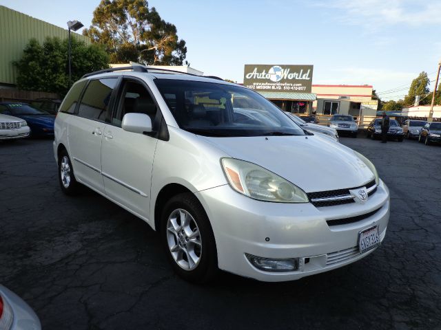 Toyota Sienna 2005 photo 1