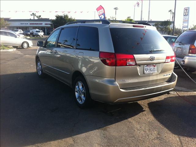 Toyota Sienna 2005 photo 1