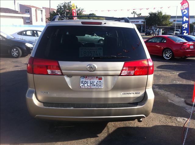 Toyota Sienna 2005 photo 2