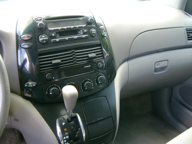 Toyota Sienna 2005 photo 11