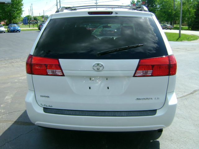 Toyota Sienna 2005 photo 15