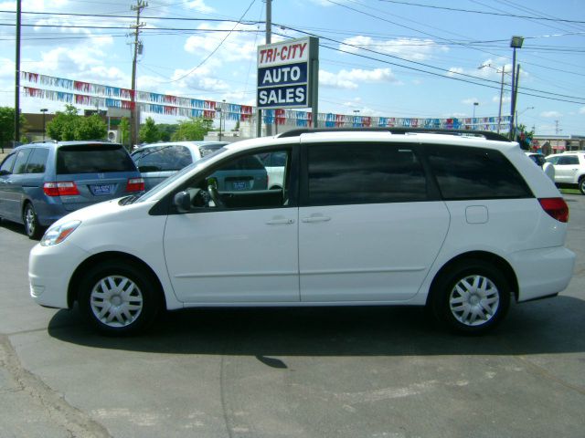 Toyota Sienna 2005 photo 16