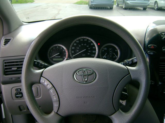 Toyota Sienna 2005 photo 9