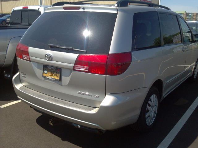 Toyota Sienna 2005 photo 2