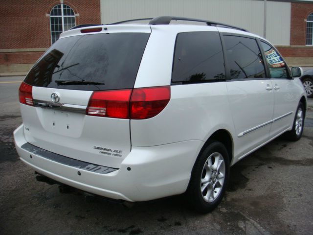 Toyota Sienna XLT 4.6L 4WD MiniVan