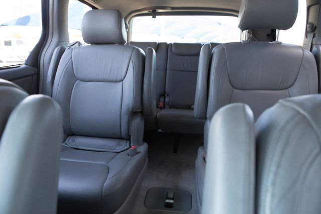 Toyota Sienna 2005 photo 4