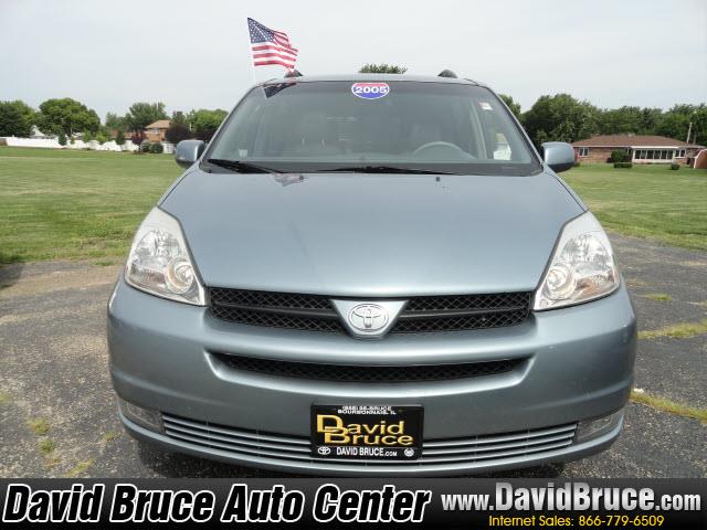 Toyota Sienna 2005 photo 2