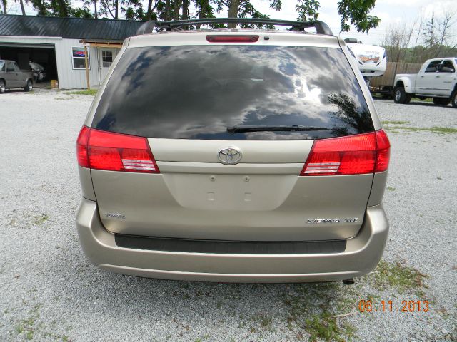 Toyota Sienna 2005 photo 1