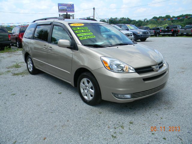 Toyota Sienna 2005 photo 2