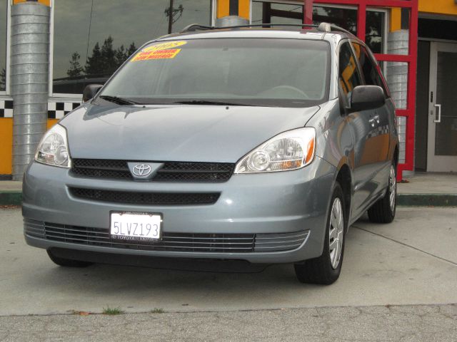 Toyota Sienna 2005 photo 2