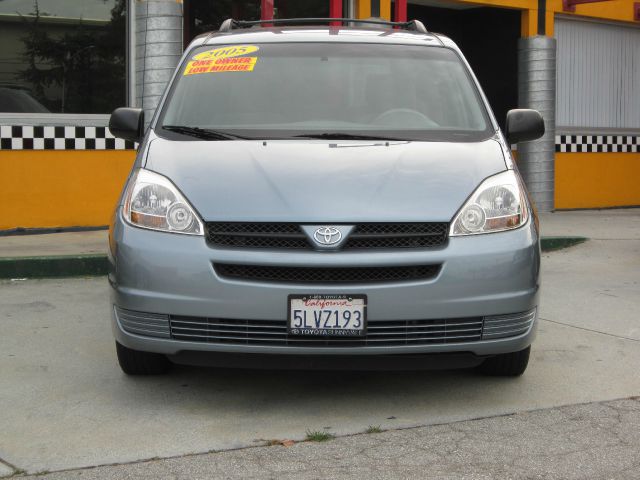 Toyota Sienna 2005 photo 3