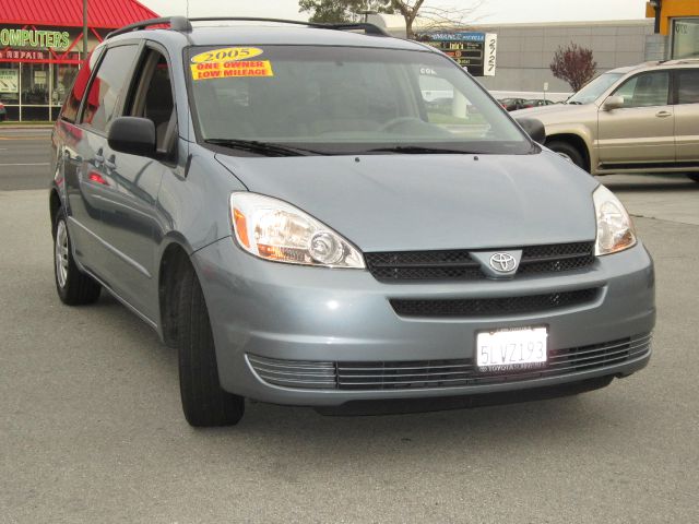 Toyota Sienna 2005 photo 4