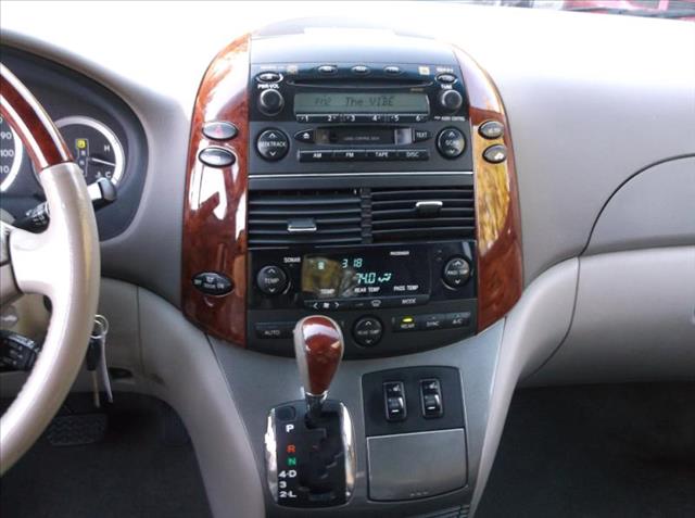 Toyota Sienna 2005 photo 2