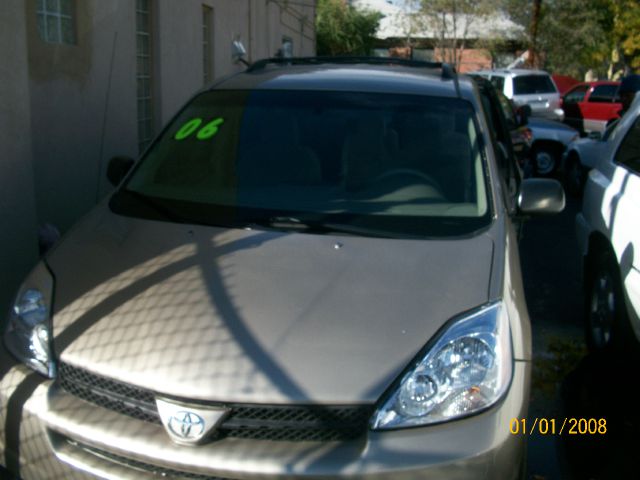 Toyota Sienna 2005 photo 2