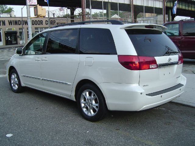 Toyota Sienna 2005 photo 12