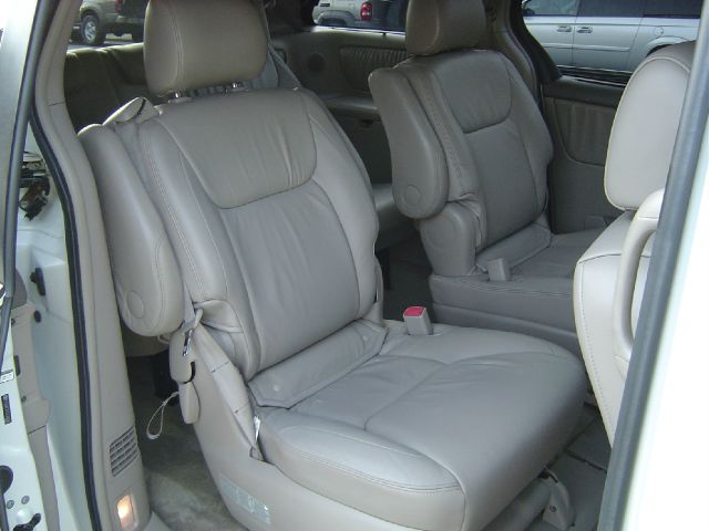 Toyota Sienna 2005 photo 2