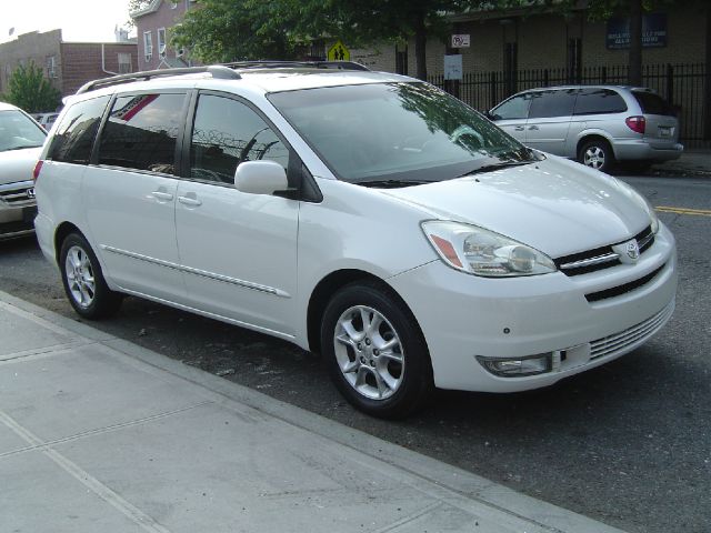 Toyota Sienna 2005 photo 4