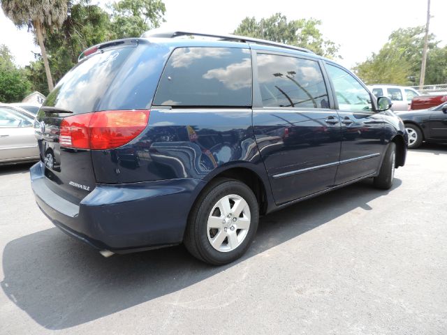 Toyota Sienna 2005 photo 2