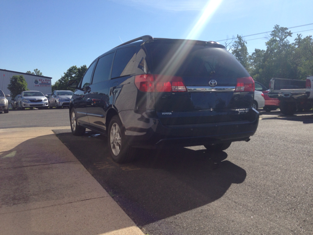 Toyota Sienna 2005 photo 1