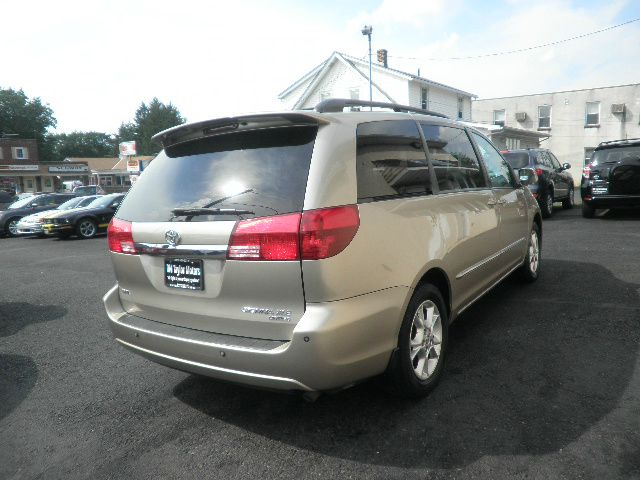 Toyota Sienna 2005 photo 2