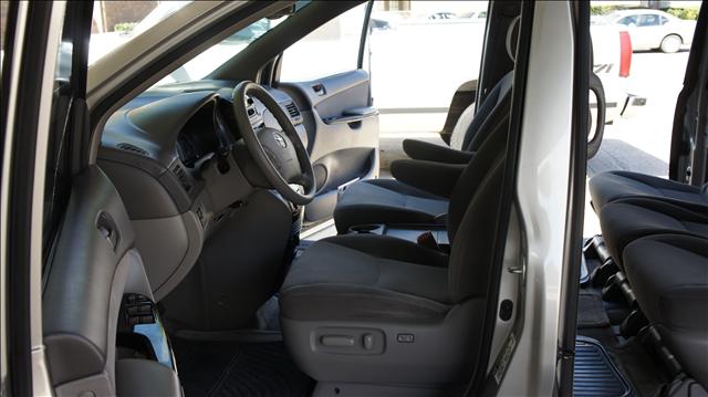 Toyota Sienna 2005 photo 2