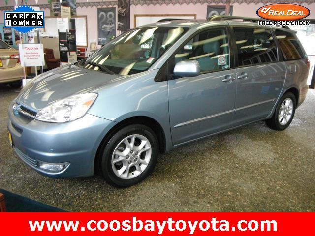 Toyota Sienna Eddie Bauer 4x4 MiniVan