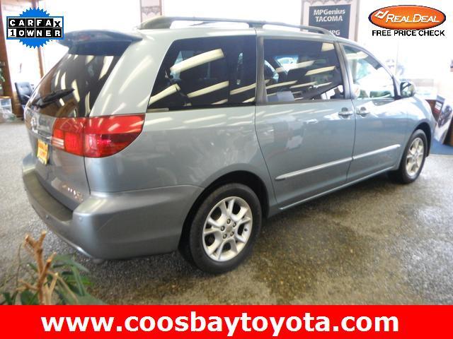 Toyota Sienna 2005 photo 2