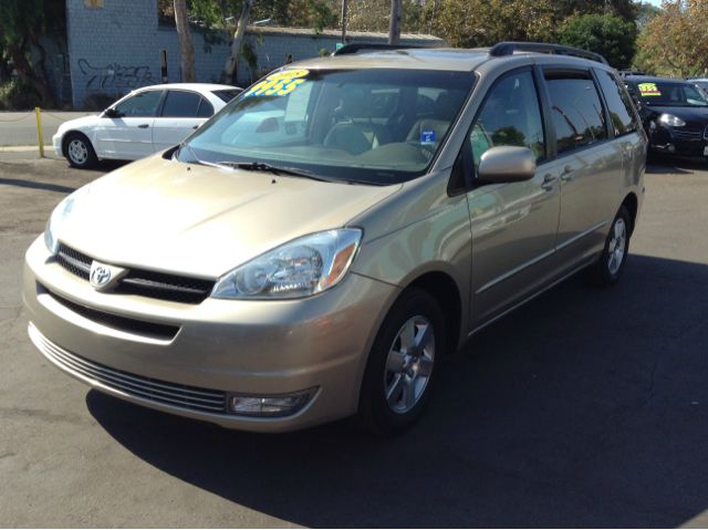 Toyota Sienna 2005 photo 2