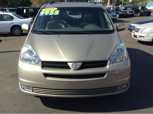 Toyota Sienna 2005 photo 3