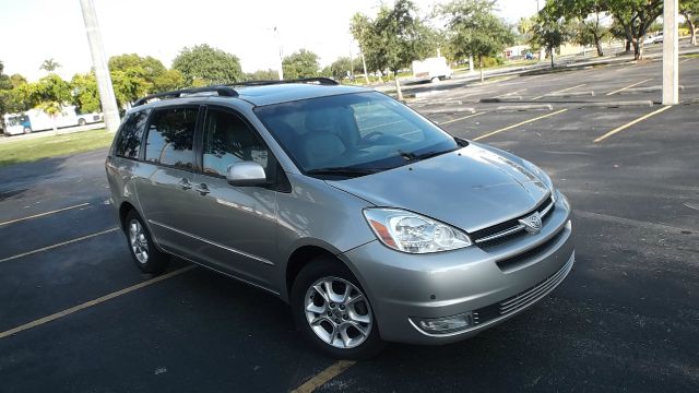 Toyota Sienna 2005 photo 1