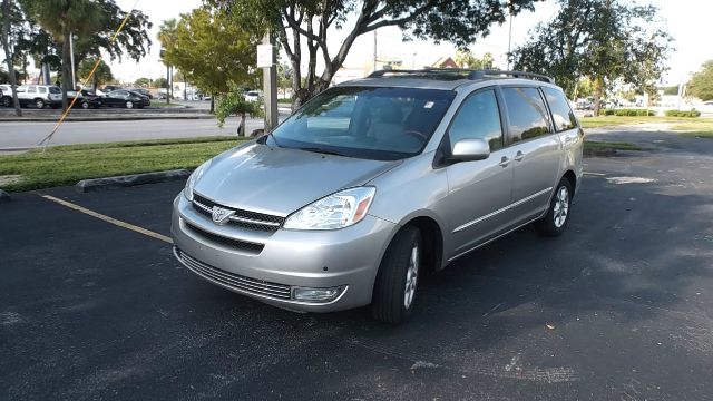 Toyota Sienna 2005 photo 2