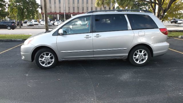 Toyota Sienna 2005 photo 3