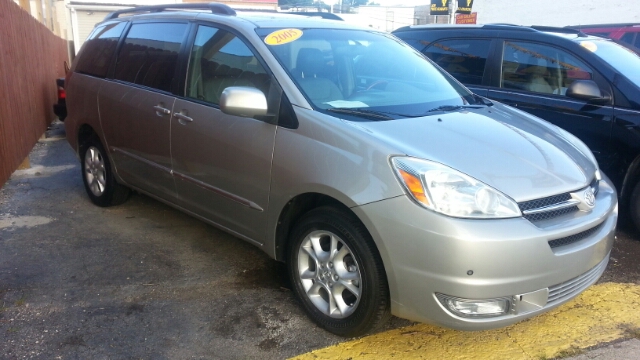 Toyota Sienna 2005 photo 2