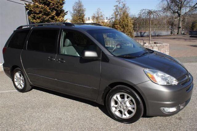 Toyota Sienna 2005 photo 1