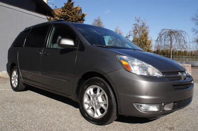 Toyota Sienna 2005 photo 2