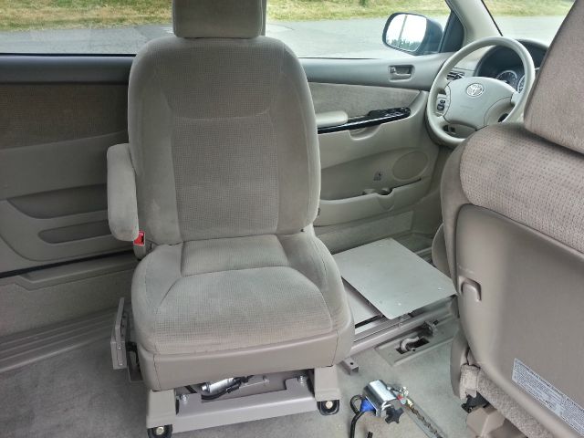 Toyota Sienna 2005 photo 1