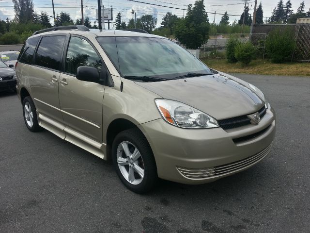 Toyota Sienna 2005 photo 2