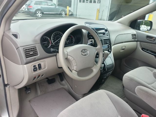 Toyota Sienna 2005 photo 4