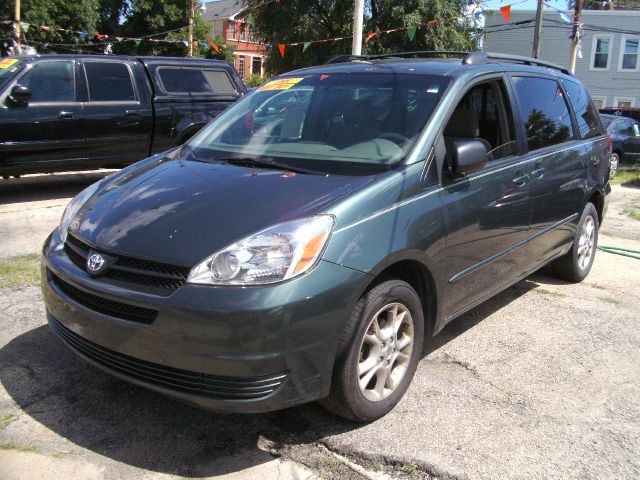 Toyota Sienna 2005 photo 2