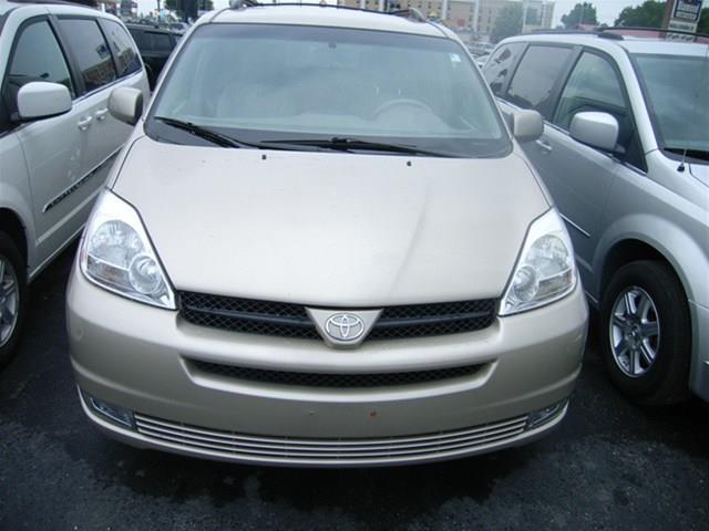 Toyota Sienna 2005 photo 2